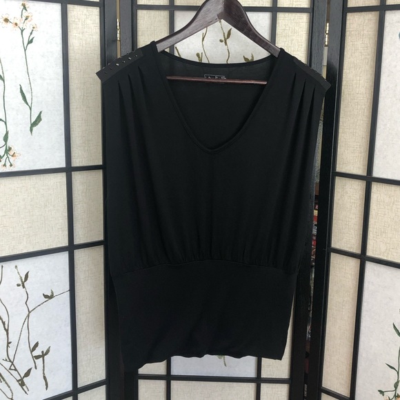 4 for 25$ Loose V-Neck Black Shirt with Fitted Waist. Size Medium. - Picture 3 of 6